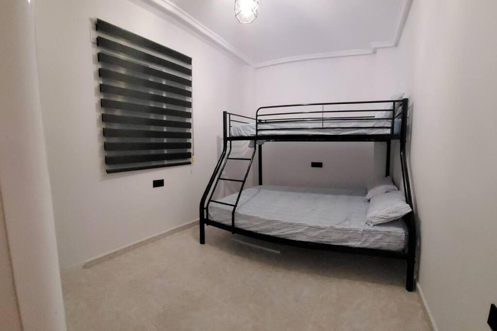 Apartamento Bajo Con Terraza Y Piscina Torrevieja Eksteriør bilde