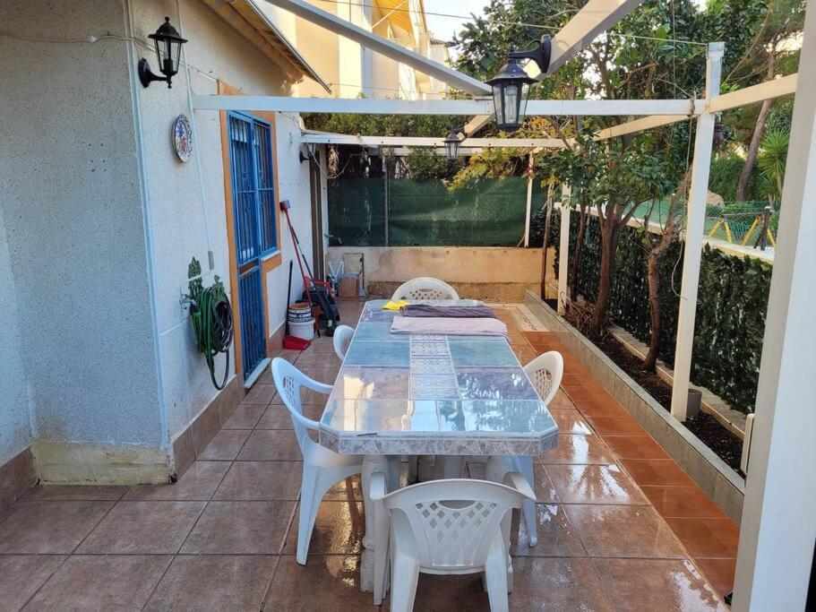 Apartamento Bajo Con Terraza Y Piscina Torrevieja Eksteriør bilde