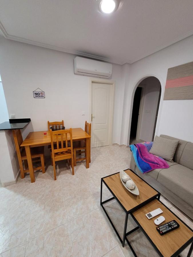 Apartamento Bajo Con Terraza Y Piscina Torrevieja Eksteriør bilde