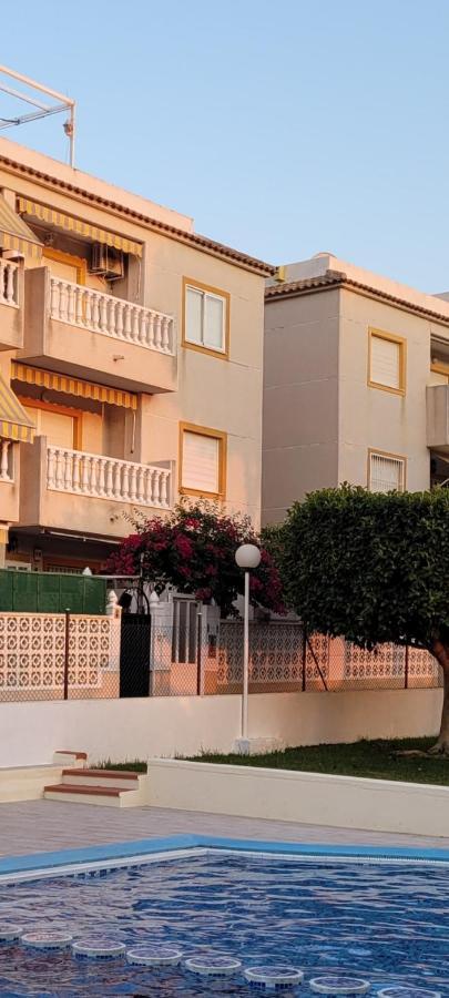 Apartamento Bajo Con Terraza Y Piscina Torrevieja Eksteriør bilde