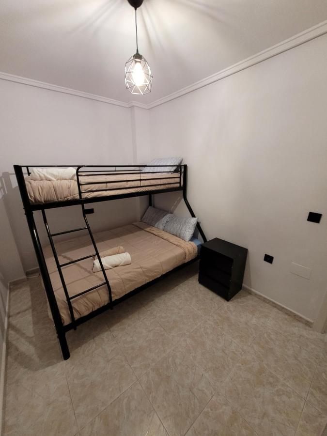Apartamento Bajo Con Terraza Y Piscina Torrevieja Eksteriør bilde