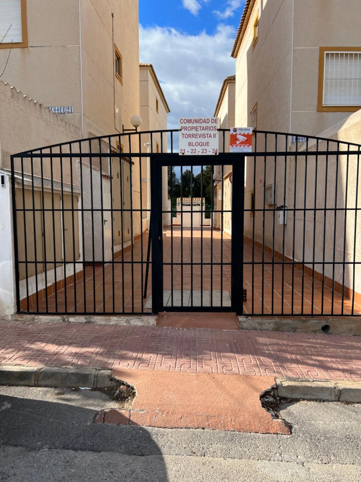 Apartamento Bajo Con Terraza Y Piscina Torrevieja Eksteriør bilde